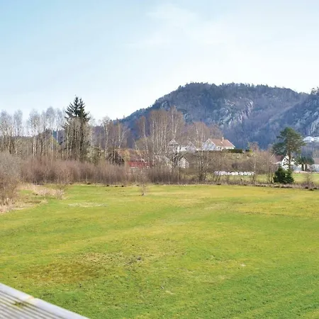Apartment Three-bedroom In Lyngdal